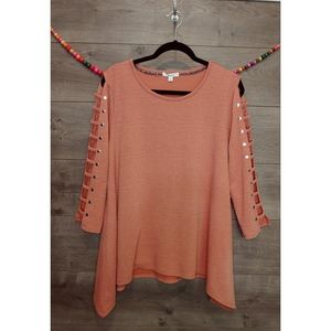 89th & Madison Coral Open Sleeve Detail